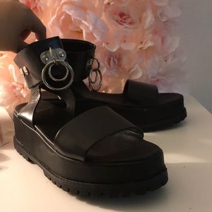 UNIF VAULT SANDALS